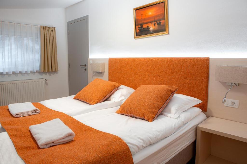 Hotel Gostilna Vovko Novo Mesto Bagian luar foto